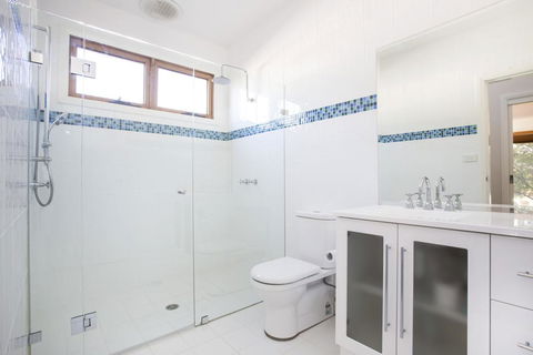33 Bangalow - Narrawallee's Beautiful Bungalow - Accommodation NT 3