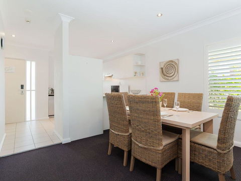 356 ' Oaks Pacific Blue', 265 Sandy Point Rd - Air Conditioned, Direct Pool Access And Suited For Disability - NT Tourism 2