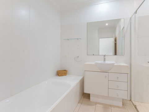 356 ' Oaks Pacific Blue', 265 Sandy Point Rd - Air Conditioned, Direct Pool Access And Suited For Disability - NT Tourism 1