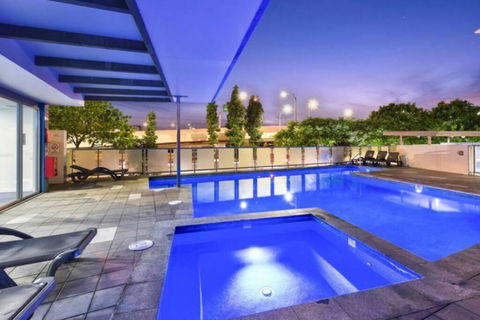3br Stylish Apt CBD River & City Views Spa,Sauna,Pool,Netflix - Accommodation NT 0