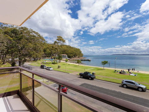 4 'Collendina', 19 Kurrawa Close - Fantastic Water Views And Sea Breezes - NT Tourism 0