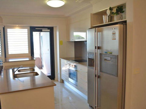 4 'Florentine' 11 Columbia Close - Spectacular Views And Air Conditioning - NT Tourism 1