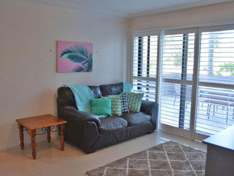 4 'Florentine' 11 Columbia Close - Spectacular Views And Air Conditioning - NT Tourism 2