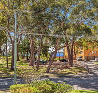 4 'Magnus Gardens' 7 Magnus St - beautiful air conditioned unit with filtered water views  WIFI