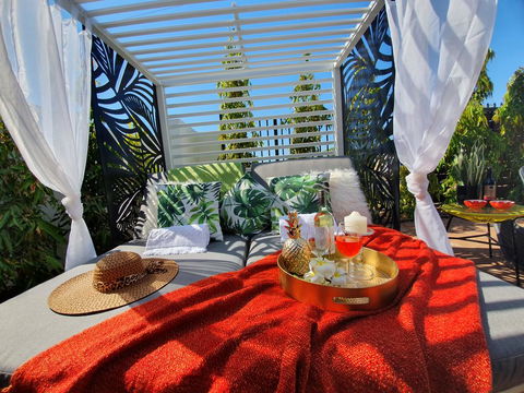 4 BEDROOM GARDENS ESCAPE - CHAMPAGNE STAYS Darwin - NT Tourism 1
