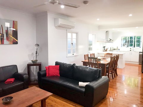 4 Bedroom House - Walk To Southbank - Accommodation NT 3