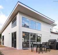 4 king or 8 single beds WiFi Netflix pet friendly - Accommodation NT