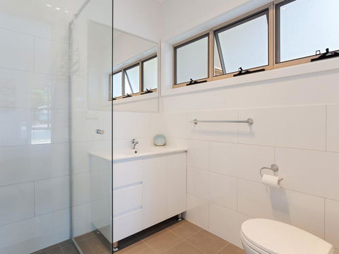 5 Bent Street - Huge House With Foxtel & Aircon - Accommodation NT 2