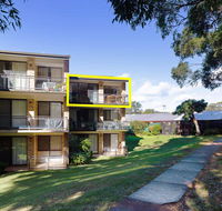 54 'Bay Parklands' 2 Gowrie Avenue - air con pool tennis courtchild friendly