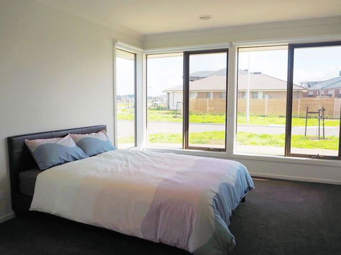 5Bed 2Bath Family House In Werribee - Accommodation NT 1