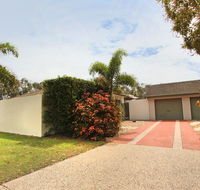 6 Petrie Ave Marcoola Pet Friendly Linen supplied - Accommodation NT