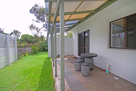 6 Petrie Ave, Marcoola, Pet Friendly, Linen Supplied - Accommodation NT 3
