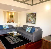 6 Pt Lookout Beach Resort