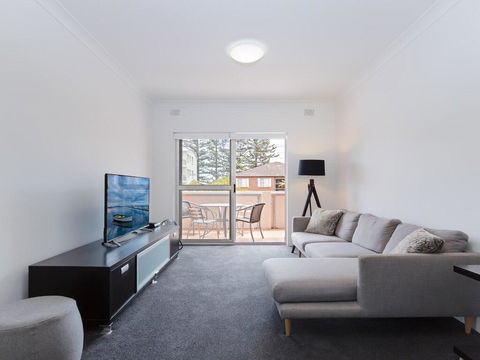 9 'Bronte Court', 17 Magnus Street - Renovated Unit With Filtered Views & Pool - NT Tourism 1