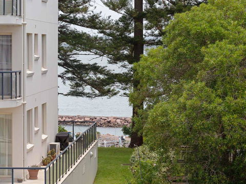 9 'Bronte Court', 17 Magnus Street - Renovated Unit With Filtered Views & Pool - NT Tourism 0