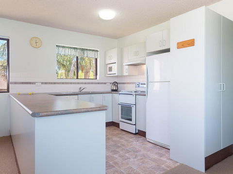 9 'Commodore', 6 Intrepid Close - SO CLOSE TO THE WATERS EDGE - NT Tourism 3
