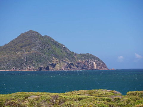 9 'Commodore', 6 Intrepid Close - SO CLOSE TO THE WATERS EDGE - NT Tourism 2