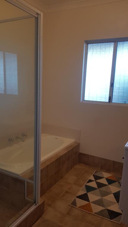 A Better Life Animal Sanctuary FarmStay - Private Two-Bedrooms, Lounge Room & Bathroom & Toilet, Shared Kitchen - Accommodation NT 2