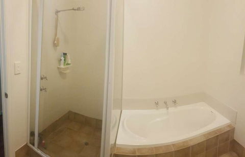 A Better Life Animal Sanctuary FarmStay - Private Two-Bedrooms, Lounge Room & Bathroom & Toilet, Shared Kitchen - Accommodation NT 1