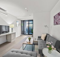 A Bright  Airy CBD Apt Next to Southern Cross - Accommodation NT