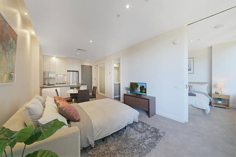 A Comfy & Central 2BR Apt Near Flinders Station - Accommodation NT 2
