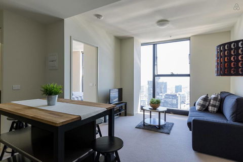 A Cozy CBD Suite With Spectacular City Views - Accommodation NT 0