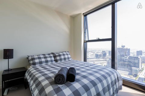 A Cozy CBD Suite With Spectacular City Views - Accommodation NT 1
