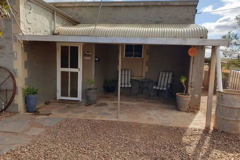 A Real Bush Retreat. Kangas, Emus & Starry Skies. - Accommodation NT 2
