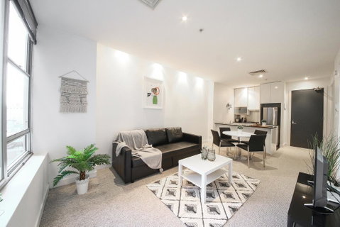 A Spacious & Central 2BR Apt Near Flinders Station - Accommodation NT 0