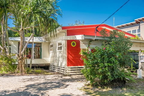 A SWEET ESCAPE - Beachcombers Cottage Beachfront - Accommodation NT 0