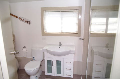 AAA Views, 2 View Street - Accommodation NT 3