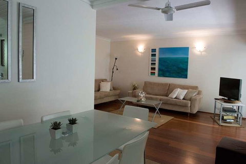 Absolute Beachfront - Mooloolaba - Accommodation NT 2