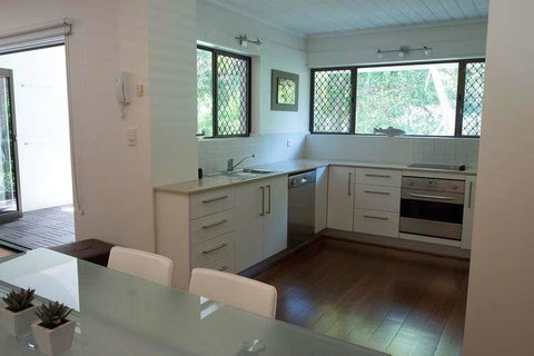 Absolute Beachfront - Mooloolaba - Accommodation NT 3