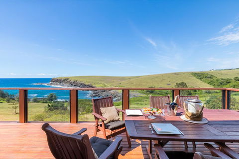 Absolute Oceanfront Cottage - Accommodation NT 3