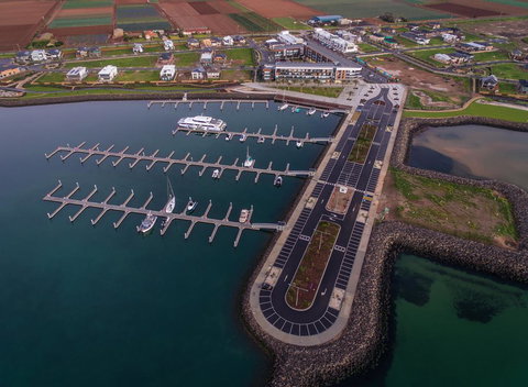 Absolute Waterfront Apt 319 Lighthouse - Accommodation NT 2