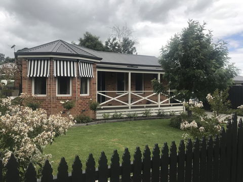Acacia House - Central Healesville - Yarra Valley - NT Tourism 0