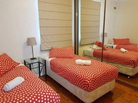 Accommodation Sydney North Shore: Frenchs Forest 3 Bedroom House - Accommodation NT 3