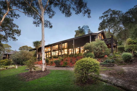 Diskin House Mt Pleasant Rd, Eltham For 16 Guests - Accommodation NT 0