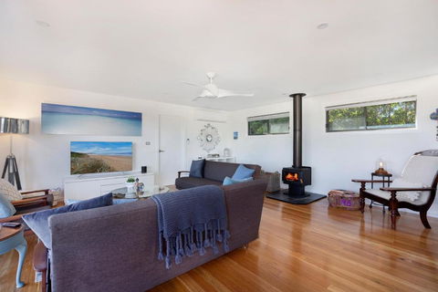 EAST52A - Lake Views - Accommodation NT 1
