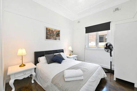Elegant Family Retreat Near Beaches & Sydney CBD - Accommodation NT 1