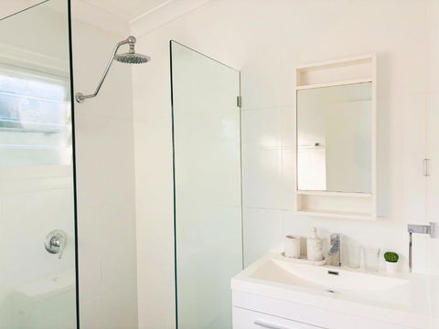 Elegant Villa Near Shopping Mall - Accommodation NT 2