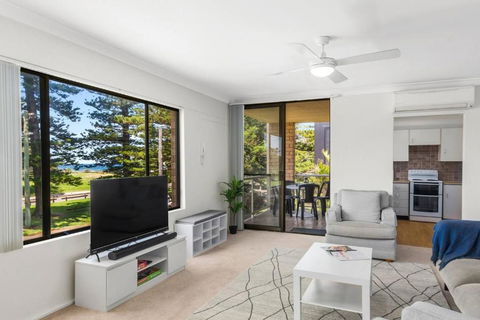 Esplanade Escape - Beachfront Family Bliss - Accommodation NT 0