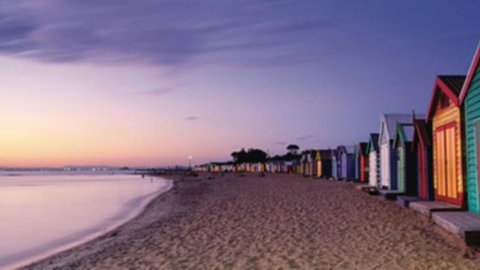 Esplanade Escape To The Brighton Beach Boxes - Accommodation NT 3