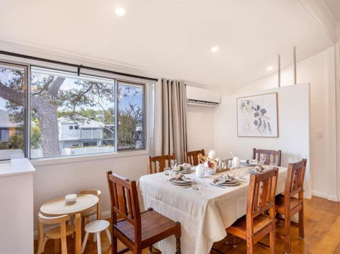 Family Friendly Cozy 4BR House At Annerley - NT Tourism 1