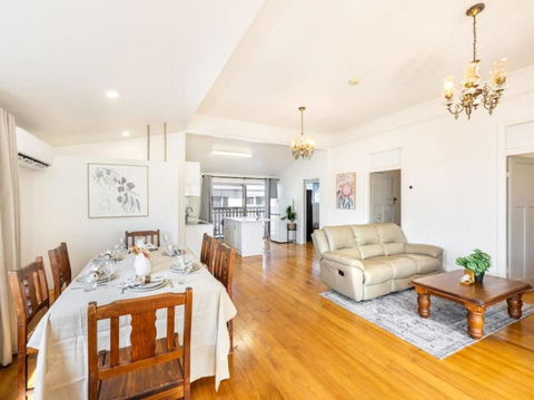 Family Friendly Cozy 4BR House At Annerley - NT Tourism 2