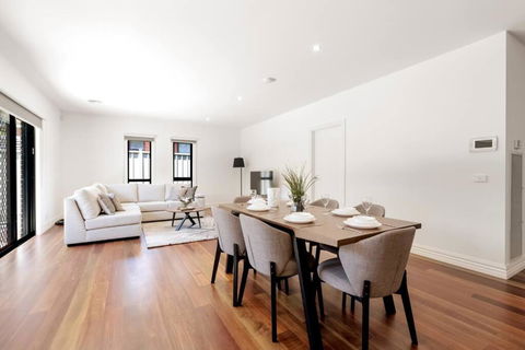 Family Oasis Walking Distance To Chadstone SC - Accommodation NT 0