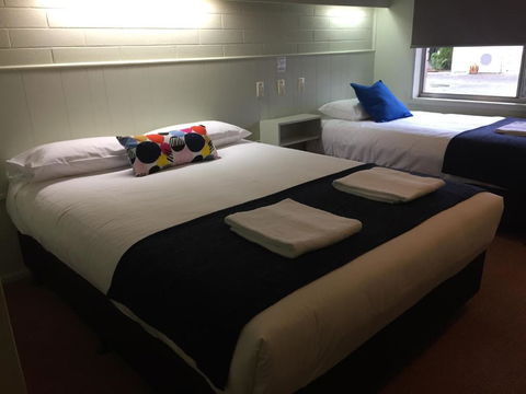 Finley Country Club Hotel Motel - NT Tourism 1