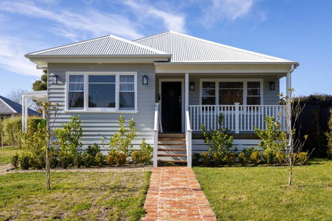 FOREST CORNER - 3 BEDROOM WEATHERBOARD, TRENTHAM - Accommodation NT 0