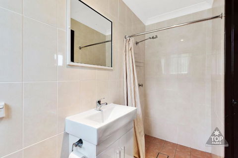 Fossicker Caravan Park - Accommodation NT 4