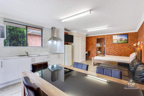Fossicker Caravan Park - Accommodation NT 1